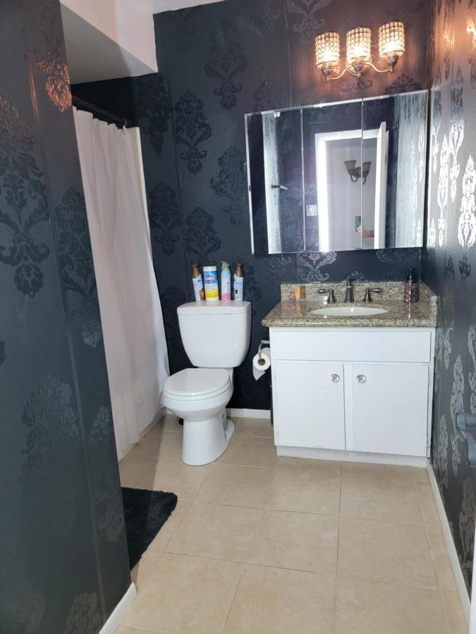 גלנדייל Orangewood & 51Ave Homestay - Not A Hotel מראה חיצוני תמונה
