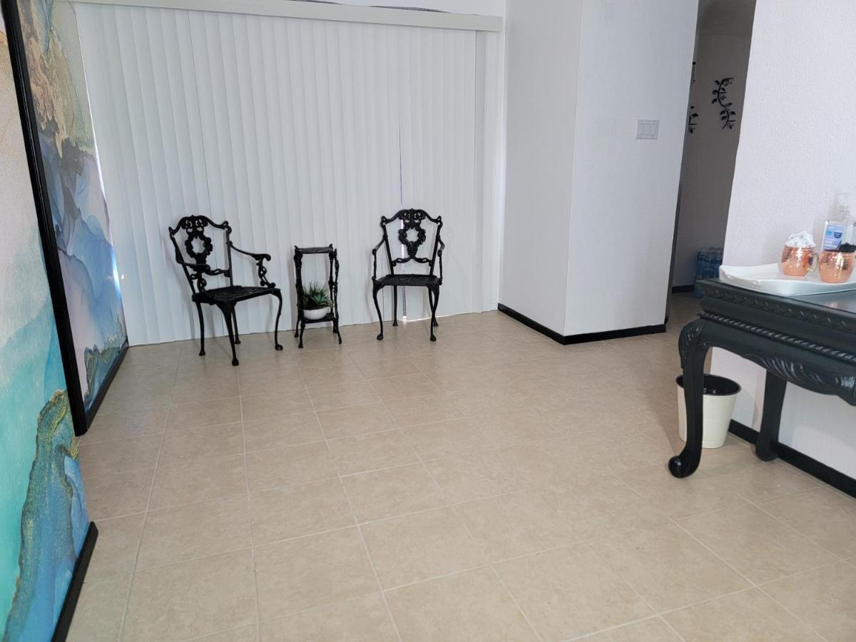 גלנדייל Orangewood & 51Ave Homestay - Not A Hotel מראה חיצוני תמונה